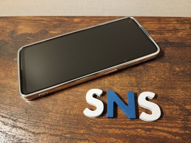 誰かと話したいときのSNSは逆効果になる